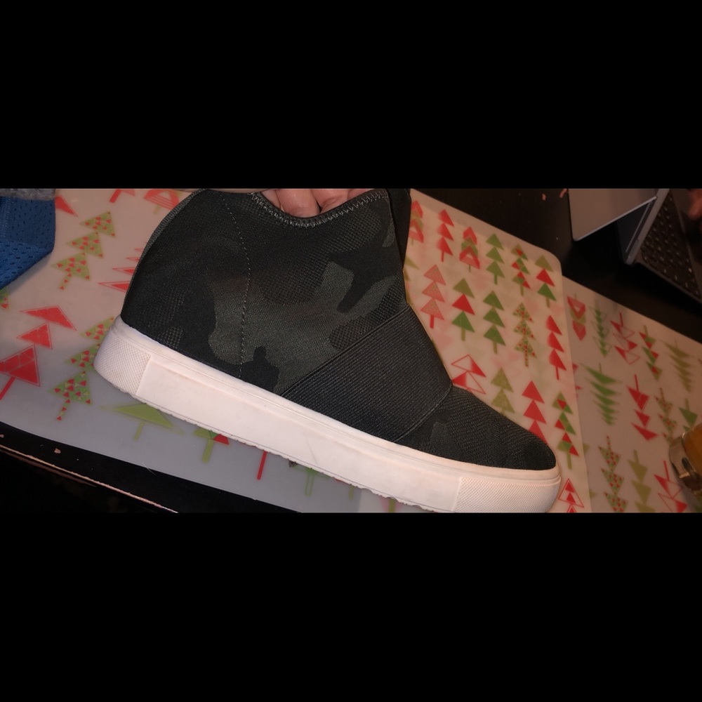 Women camo shoes